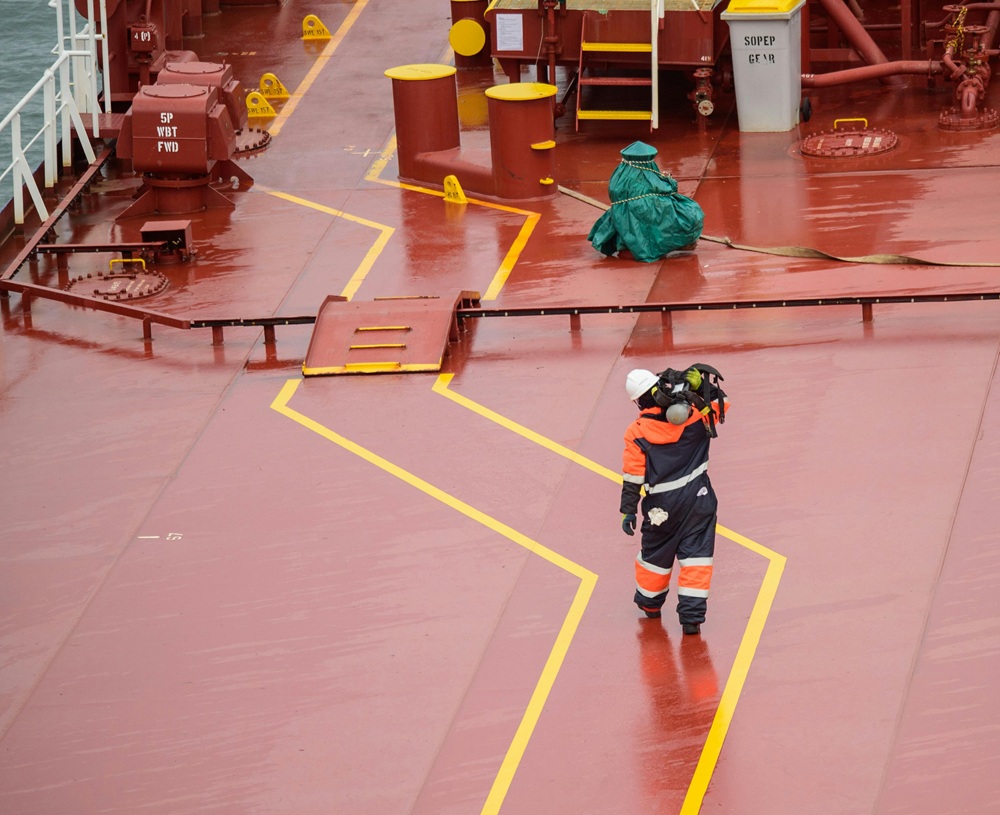 Heavy deck equipment and vessel support operations at port
